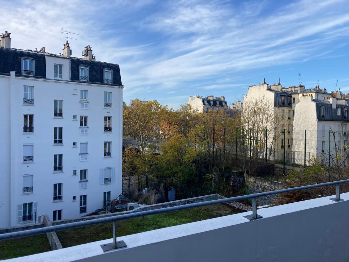 Entire Apartment With Terrace Paris Exterior foto